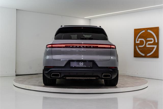 Porsche CAYENNE 3.0 E-Hybrid 470PK | Krijt | Pano | InnoDrive | Sfeer | Bose | Lucht | 12 MND Garantie