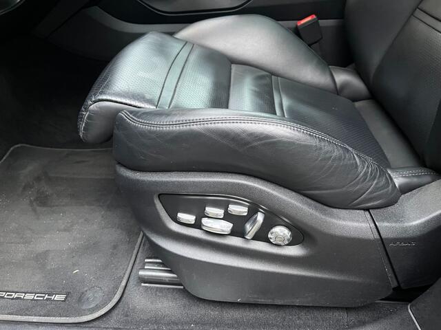 Porsche CAYENNE COUPÃ 3.0 E-HYBRID - ORG. NL. - SPORT CHR. - PANO - 4-WIELST. - 22 INCH