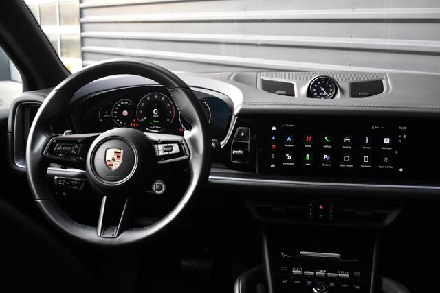 Porsche CAYENNE 3.0 E-Hybrid 470pk SportDesign | Pano | Bijrij. Display | Matrix | ACC | 22'' Wielen | Trekhaak | Achterasbest. | Bose |