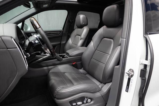 Porsche CAYENNE 3.0 V6 340 pk / Lucht-Vering/ Pano-Dak/ Keyless/ 360-Camera/ Leder/ Sport-Stoelen/ Stoel.Verw/ Led-Koplamp/ 20'' LMV