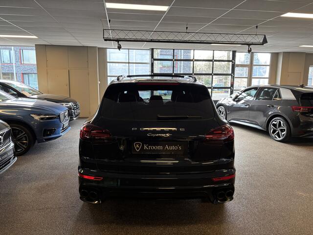 Porsche CAYENNE 4.2 D S Platinum Edition - FULL - Luchtvering / Stoelventilatie / Panoramadak / Standkachel / Sport Chrono / Keyless / Camera / Bose - Elek Trekhaak -