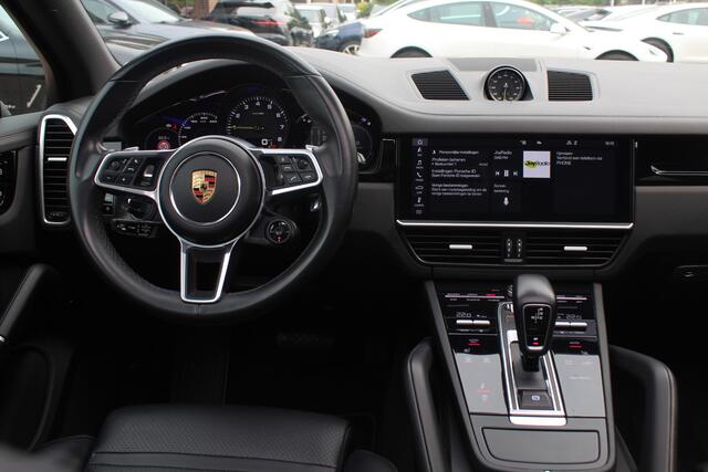 Porsche CAYENNE 3.0 E-Hybrid / SOH 93,5% / Trekhaak / Panoramadak / 360Camera / Head-up / 21'' / Keyless / Bose / Sportchrono / Softclose / Stuurverwarming / Leder / Cruise Control