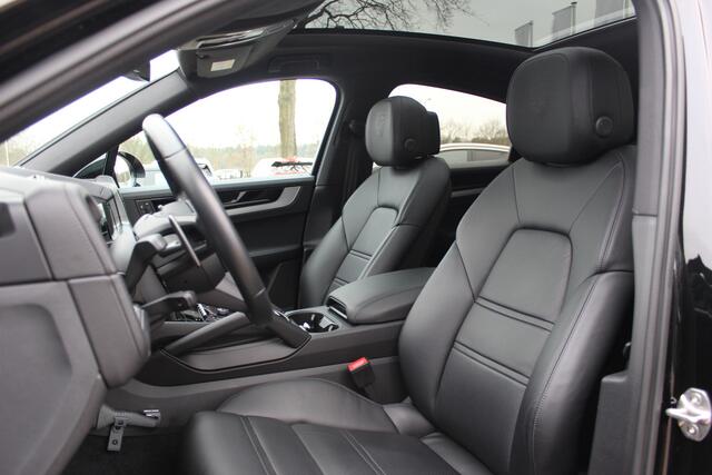 Porsche CAYENNE Coupé 3.0 E-Hybrid / Panoramadak / Camera / Luchtvering / Laser LED / Sportuitlaat / 22'' / Intr.voorverwarming / Sportdesign+Chrono / Bose / Keyless / Stoel+Stuurverwarming / ACC