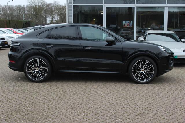 Porsche CAYENNE Coupé 3.0 E-Hybrid / Panoramadak / Camera / Luchtvering / Laser LED / Sportuitlaat / 22'' / Intr.voorverwarming / Sportdesign+Chrono / Bose / Keyless / Stoel+Stuurverwarming / ACC