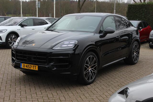 Porsche CAYENNE Coupé 3.0 E-Hybrid / Panoramadak / Camera / Luchtvering / Laser LED / Sportuitlaat / 22'' / Intr.voorverwarming / Sportdesign+Chrono / Bose / Keyless / Stoel+Stuurverwarming / ACC