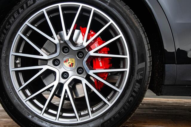 Porsche CAYENNE Coupé 3.0 E-Hybrid Comfortstoelen - Stoelverwarming - stoelventilatie - Adaptieve luchtvering - Privacybeglazing - Adaptieve cruise control - Soft-Close - Digitale radio