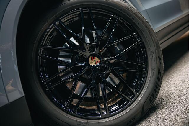 Porsche CAYENNE 3.0 E-Hybrid | Pano | stoelverwarming | Sport Chrono | 360 camera |