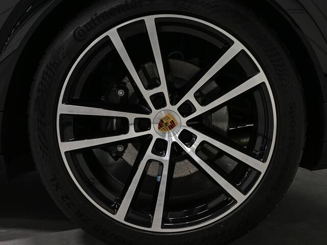 Porsche CAYENNE 3.0 E-Hybrid · Sport chrono · Panorama dak · Adaptive cruise · 360 Camera · Keyless · Luchtvering · Bose sound · Memory seats · Ambiance · Trekhaak