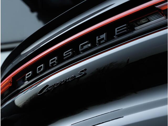 Porsche CAYENNE Coupé S 3.0 E-Hybrid 520PK | Achterasbesturing | Pano | Softclose | SportChronoPlus