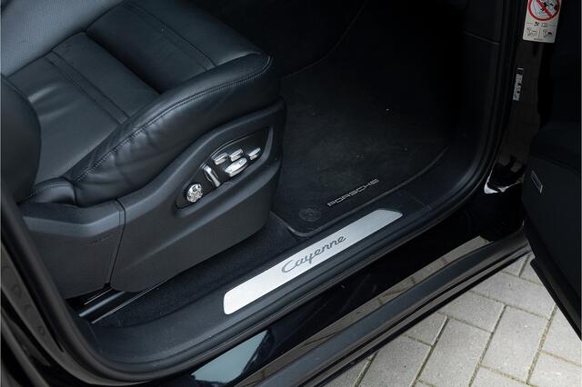 Porsche CAYENNE 3.0 E-Hybrid ACC Pano PDLS+ GTS Stoelvent. Sport Chrono Alcant.Hemel Luchtv.