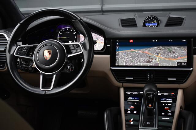 Porsche CAYENNE 3.0 E-Hybrid 462pk Sport Chrono | Pano | ACC | Matrix PDLS+ | 360 Camera | Alcantara hemel | Luchtvering |