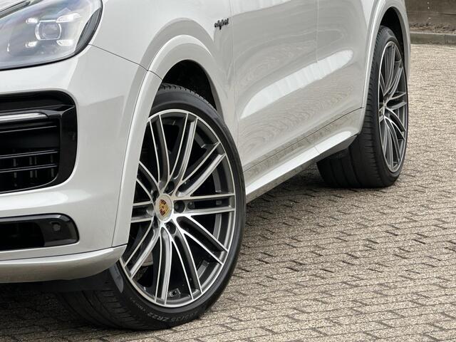 Porsche CAYENNE 3.0 E-Hybrid | NL-Auto/1e eign./Voll.Historie/Pano-schuifdak/BOSE/Luchtvering/22-inch/Softclose/Massage
