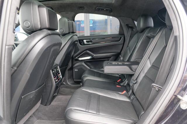 Porsche CAYENNE Coupé 4.0 V8 Turbo S 680pk E-Hybrid Panoramadak Keramisch *BTW* Massage Trekhaak Stoelkoeling Luchtvering