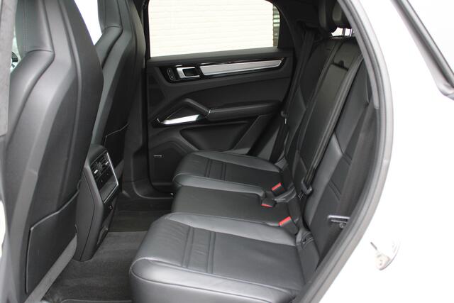 Porsche CAYENNE Coupé 4.0 Turbo S E-Hybrid / Sportdesign Pakket / Hoogglans / Krijt / Vol Opties / NIEUWSTAAT