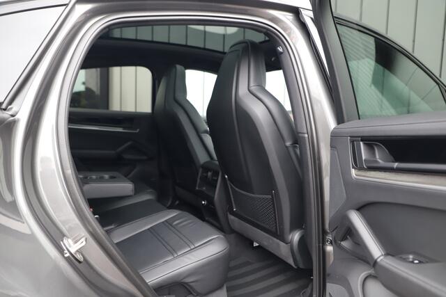 Porsche CAYENNE Coupé 3.0 E-Hybrid | 470PK | Achterasbesturing | Sport-design | Luchtvering | Sport-chrono | Matrix-led | Sfeerverlichting | NL-Auto | 2024.