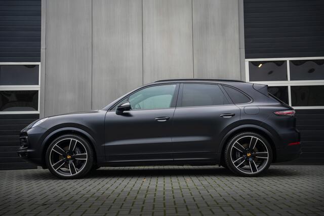 Porsche CAYENNE 3.0 E-Hybrid 463 pk Sport-Chrono / Pano-Dak/ Matrix-Led/ Lucht-Vering/ Bose-Sound/ Sport-Stoelen/ Stoel.Verw/ 360-Camera/ Adap.Cruise/ 22'' LMV