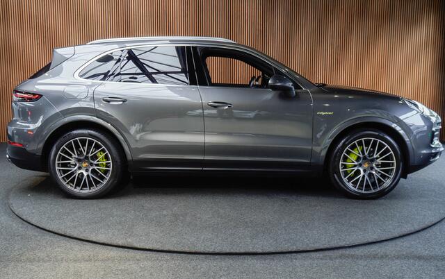 Porsche CAYENNE 3.0 E-Hybrid Panodak ACC Leer 360 Navi LM velgen PDC Memory seats Elektr. trekhaak Elektr. achterklep Climate C.
