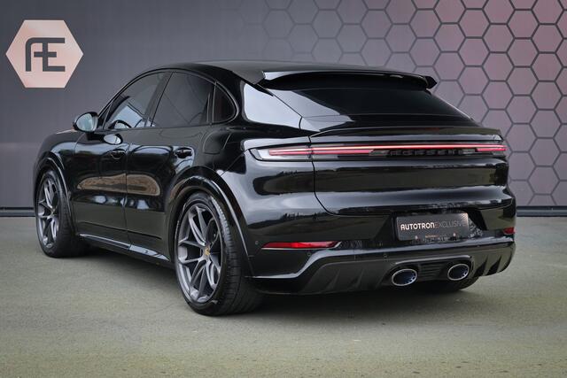 Porsche CAYENNE Coupé Turbo E-Hybrid met GT Pakket | KERAMISCH | 360 CAMERA | STOELVERWARMING | STUURVERWARMING | CARBON IN & EXTERIEUR | SUEDE HEMEL | PASSENGER DISPLAY | SOFTCLOSE | HEAD UP |