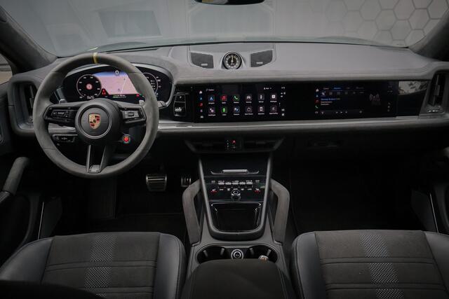 Porsche CAYENNE Coupé Turbo E-Hybrid met GT Pakket | KERAMISCH | 360 CAMERA | STOELVERWARMING | STUURVERWARMING | CARBON IN & EXTERIEUR | SUEDE HEMEL | PASSENGER DISPLAY | SOFTCLOSE | HEAD UP |