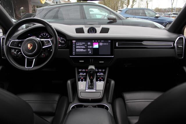 Porsche CAYENNE Coupé 3.0 E-Hybrid / Trekhaak / Panoramadak / 360Camera / Head-up / Achterasbesturing / Bose / Keyless / 22'' / Sportchrono / Sportuitlaat / Carbon intr. / DAB / Stoelverwarming / ACC