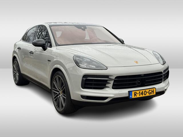 Porsche CAYENNE Coupé 3.0 E-Hybrid / Trekhaak / Panoramadak / 360Camera / Head-up / Achterasbesturing / Bose / Keyless / 22'' / Sportchrono / Sportuitlaat / Carbon intr. / DAB / Stoelverwarming / ACC
