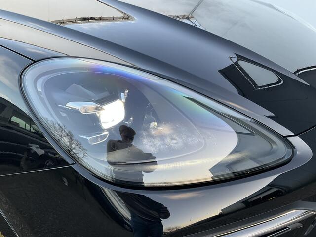 Porsche CAYENNE Coupé 3.0 E-Hybrid PHEV 360° Pano SportChrono Luchtvering Bose Carplay Leer Memory UITSTRALING!