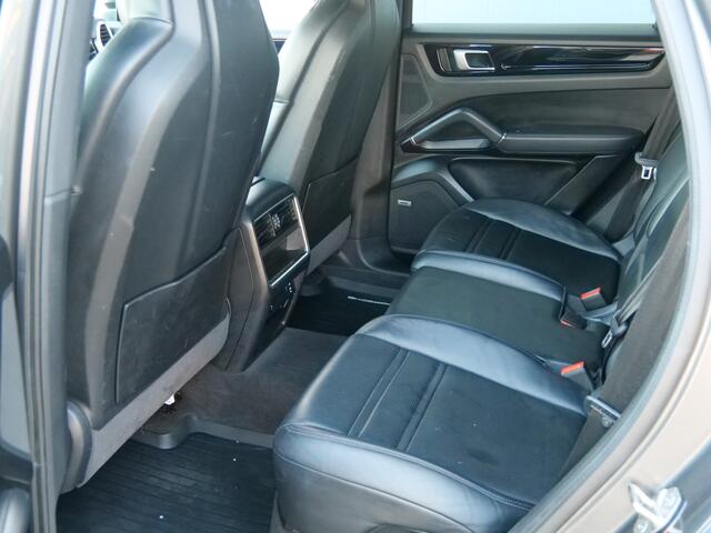 Porsche CAYENNE 3.0 E-Hybrid 462 Pk Automaat Nav/ DAB / Apple Carplay / Leer / Luchtvering / Trekhaak