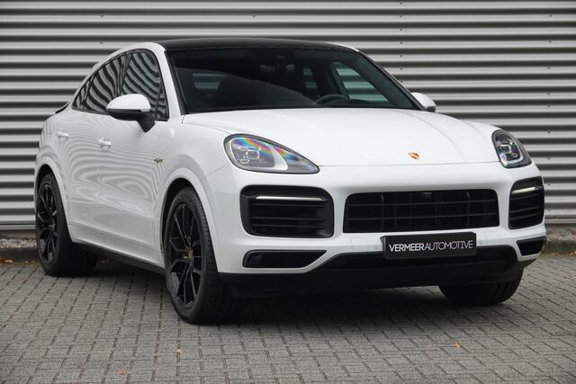 Porsche CAYENNE Coupé 3.0 E-Hybrid | Sport Chrono | Pano | Alcantara | Luchtvering | HUD | Memory | 360 |