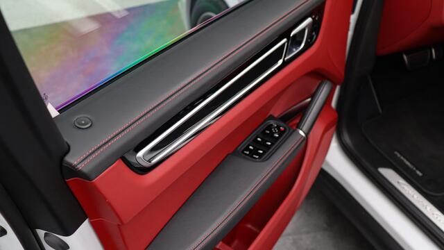 Porsche CAYENNE 4.0 Turbo | PSCB | Soft-Close | Trekhaak | PDCC | Led-matrix | Surround View