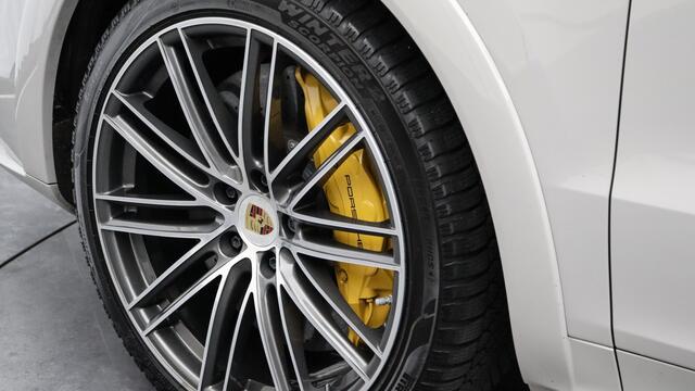 Porsche CAYENNE 4.0 Turbo S E-Hybrid | Head-up | Soft-Close | PCCB | Achterasbesturing | Panoramadak | Nachtzicht-assistent