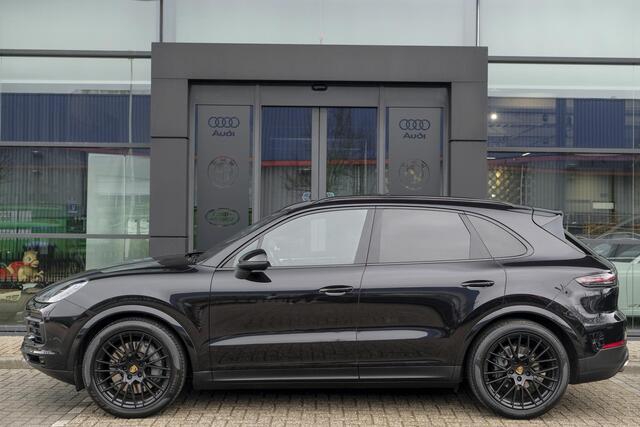 Porsche CAYENNE S 2.9 S 441pk Panoramadak Trekhaak elektrisch Comfortstoelen Black edition Luchtvering DAB Sfeerverlichting