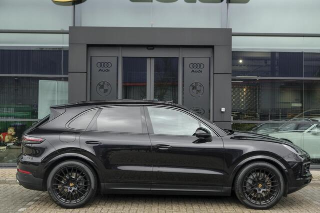 Porsche CAYENNE S 2.9 S 441pk Panoramadak Trekhaak elektrisch Comfortstoelen Black edition Luchtvering DAB Sfeerverlichting