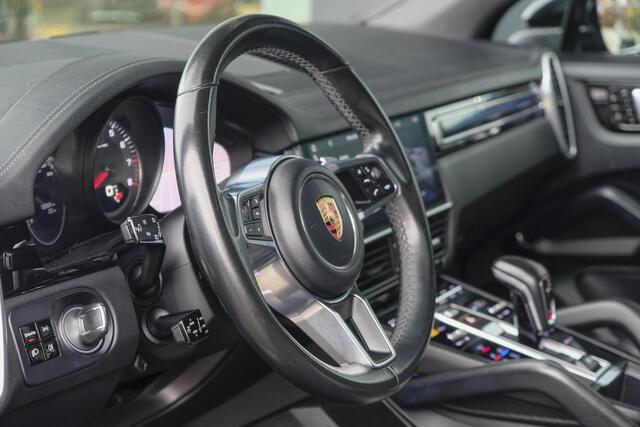 Porsche CAYENNE S 2.9 S 441pk Panoramadak Trekhaak elektrisch Comfortstoelen Black edition Luchtvering DAB Sfeerverlichting