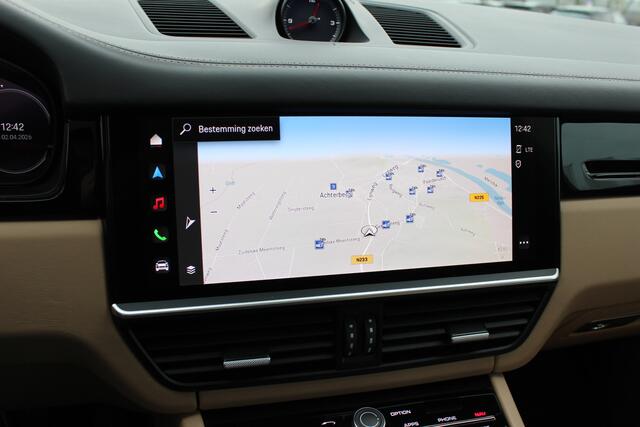 Porsche CAYENNE Coupé 3.0 E-Hybrid Platinum Edition / Panoramadak / Camera / Luchtvering / 22'' / Sportchrono / Stuur+Stoelverwarming / Bose / Dodehoek / DAB / Cruise Control