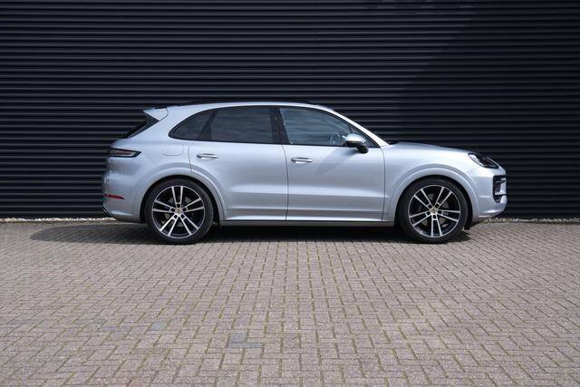 Porsche CAYENNE 3.0 E-Hybrid Nieuw Model | Achterasbesturing | Sportchrono + Sport Design | Elec Trekhaak |