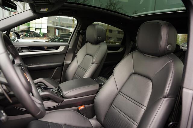 Porsche CAYENNE Coupé 3.0 E-Hybrid / Sport Chrono / Vierwielsturing / Sport Design Pakket / NL- Auto