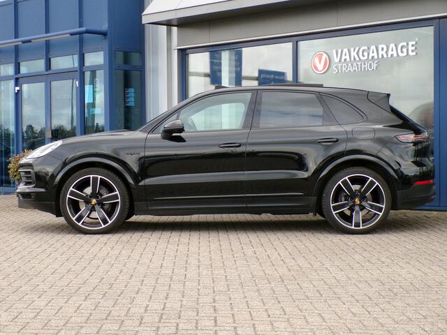 Porsche CAYENNE 3.0 E-Hybrid Platinum Edition, Trekhaak / BOSE Surround Sound / Carplay + Android Auto / Leder / Luchtvering / Elektr. Schuifdak / 22 '' LMV