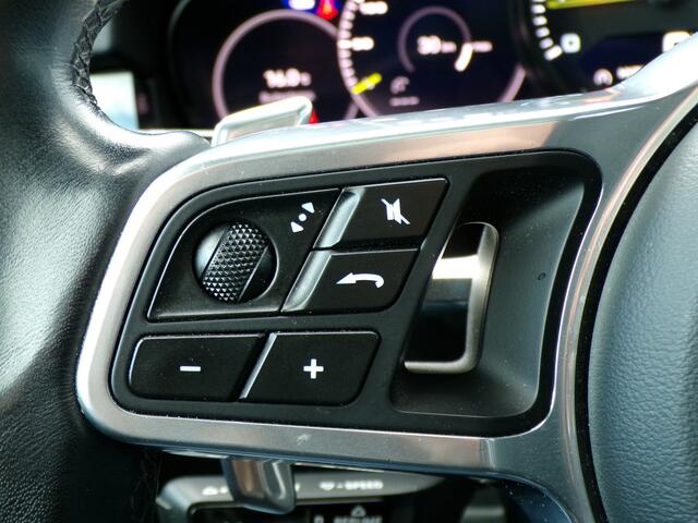 Porsche CAYENNE 3.0 E-Hybrid Platinum Edition, Trekhaak / BOSE Surround Sound / Carplay + Android Auto / Leder / Luchtvering / Elektr. Schuifdak / 22 '' LMV