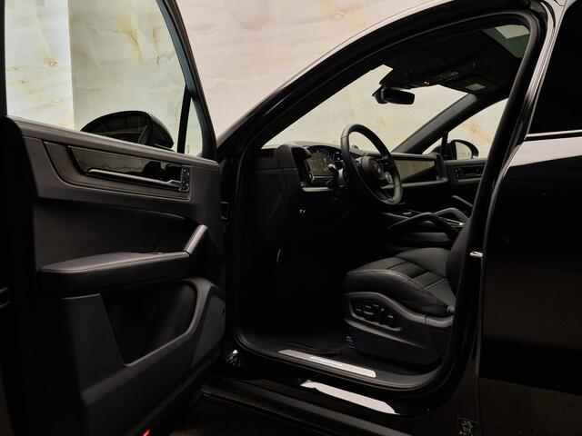 Porsche CAYENNE Coupé 3.0 E-Hybrid Black Edition, SportDesign, pano, 22", tr.haak, Bose, luchtv., memory, ACC, privacy
