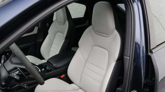 Porsche CAYENNE Coupé 3.0 E-Hybrid Black Edition SportDesign | Panoramadak | Soft-Close | InnoDrive | BOSE Sound | Trekhaak