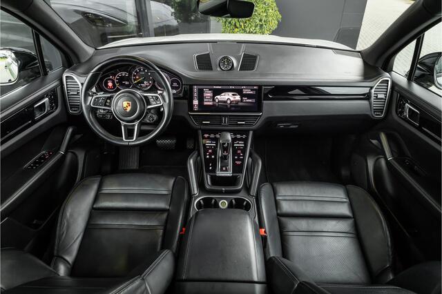 Porsche CAYENNE 3.0 E-Hybrid - Sport Chrono + | Panorama | PDLS+ | Bose | Luchtvering