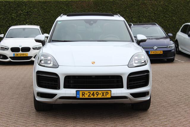 Porsche CAYENNE 3.0 E-Hybrid / Trekhaak / Panoramadak / 360Camera / Luchtvering / 21'' / Bose / Sportdesign+Chrono / Leder / Stuur+Stoelverwarming / Dodehoek / DAB / Cruise Control