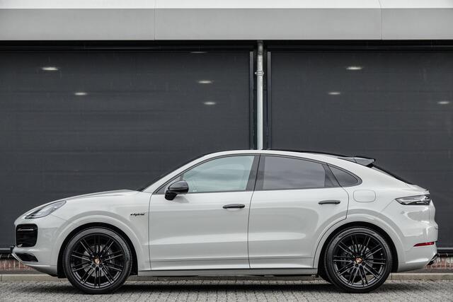 Porsche CAYENNE Coupé 3.0 E-Hybrid 462Pk Aut. | Platinum Edition | Luchtvering | Sport-Design Pakket | 360° Camera | Panoramadak | 22''