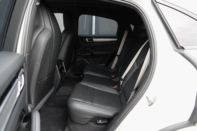 Porsche CAYENNE Coupé 3.0 E-Hybrid 462Pk Aut. | Platinum Edition | Luchtvering | Sport-Design Pakket | 360° Camera | Panoramadak | 22''