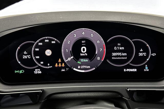 Porsche CAYENNE 3.0 S E-Hybrid Black Edition | Panoramadak | Luchtvering | Trekhaak | Lederen bekleding