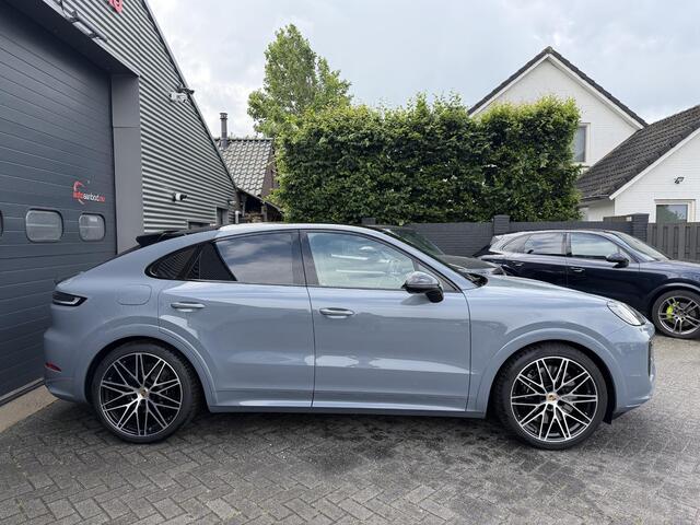 Porsche CAYENNE Coupé 4.0 Turbo E-Hybrid Sport Chrono | 360* Camera | Achteras Besturing | Burmester | Bijrijders Display | Head-Up Display | CARBON |