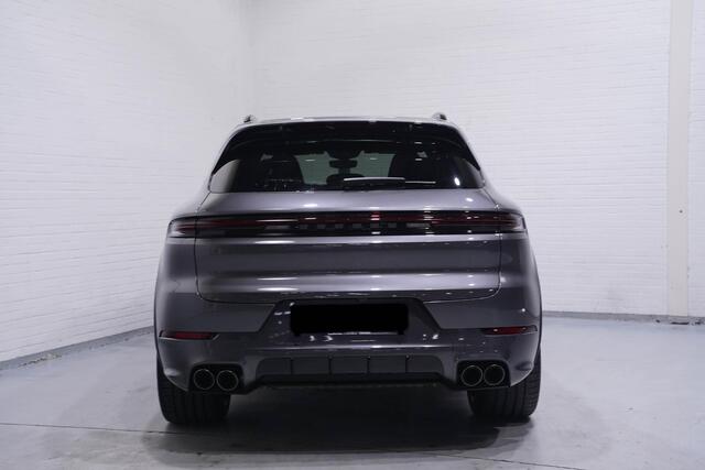 Porsche CAYENNE 4.0 V8 S ex bpm. pano-dak soft-close sportuitlaat luchtvering(PASM) electr.trekhaak stoelverwarming v+a en geventileerde voorstoelen exterieur-pakket DAB private-glas 22"lmv sport design sport-chrono Bose sounsystem 360-camera soft-close HUD ACC sportsto