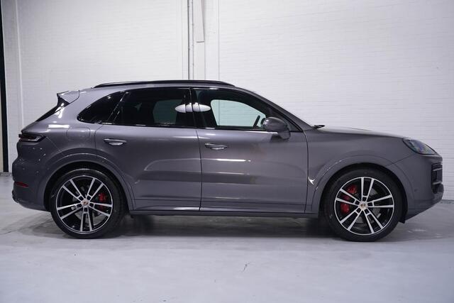 Porsche CAYENNE 4.0 V8 S ex bpm. pano-dak soft-close sportuitlaat luchtvering(PASM) electr.trekhaak stoelverwarming v+a en geventileerde voorstoelen exterieur-pakket DAB private-glas 22"lmv sport design sport-chrono Bose sounsystem 360-camera soft-close HUD ACC sportsto