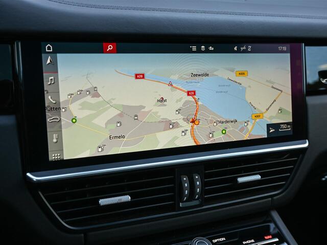Porsche CAYENNE Coupé 3.0 E-Hybrid | NL Auto | Dealer Onderhouden | 18-Wegs Memory Seats | Panoramadak | 360 Camera | Luchtvering | Bose | Sport Chrono | Stoelventilatie | Stuur verwarmd | Soft Close | Trekhaak |