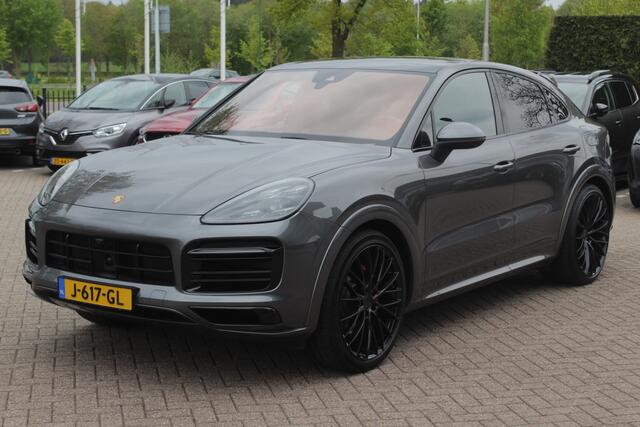 Porsche CAYENNE Coupé 3.0 E-Hybrid / Trekhaak / Panoramadak / 360Camera / Softclose / Sportuitlaat / 21'' / Keyless / Bose / Matrix LED / ACC / Sportchrono / Stoelventilatie / Stuurverwarming